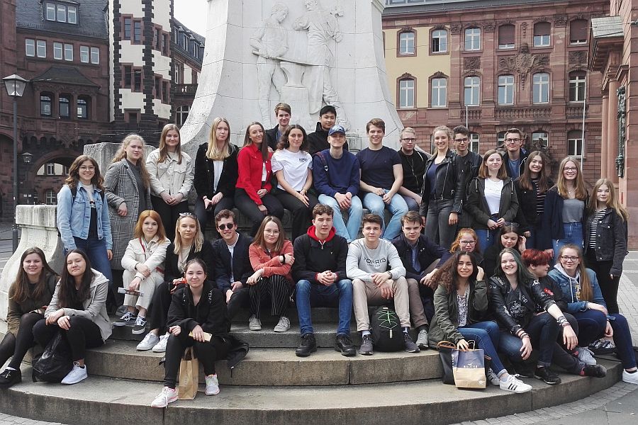 Schwedische und deutsche Schüler in Frankfurt